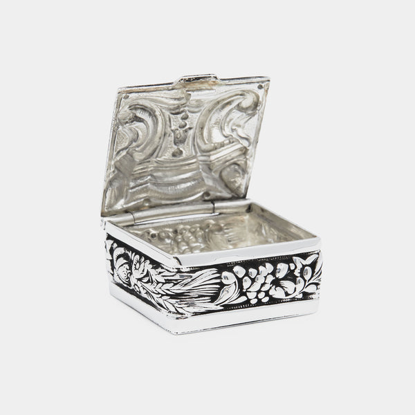 Silver Plated Box with Ornaments-ANTORINI®